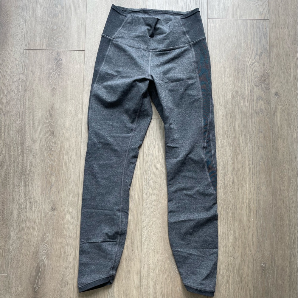 Lululemon Women’s Gray Pants in size 4 perfect condition
